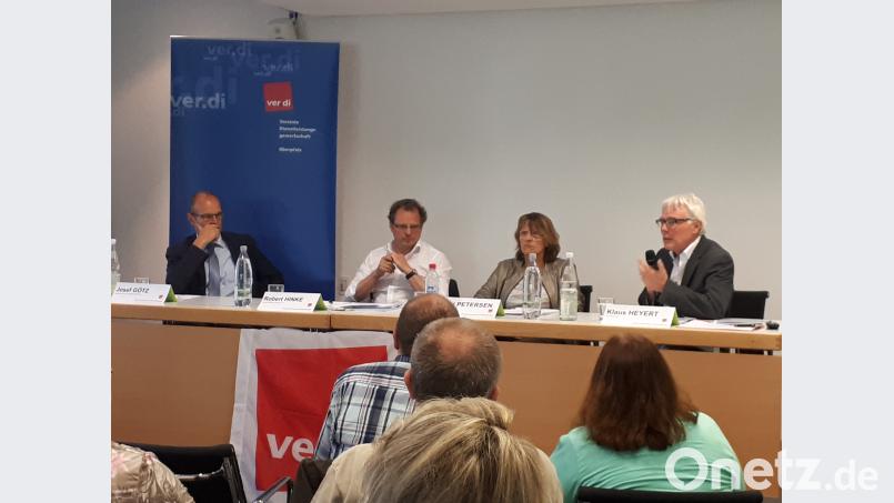 Auf dem Podium steht die schwierige Lage der Kliniken in der Region zur Diskussion. exb