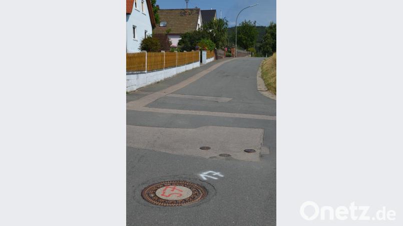 Der Marktrat will 23 marode Kanaldeckel erneuern. fjo