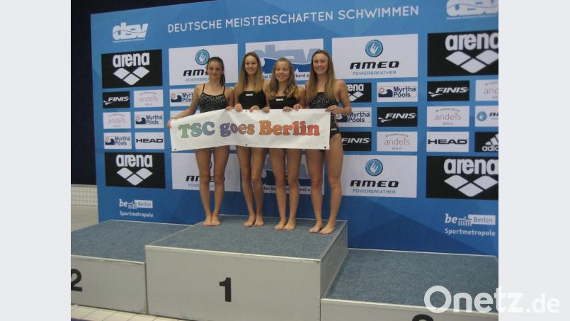 Das Tirschenreuther Quartett Kathrin Bachmeier (von links), Carina Bönisch, Lena Rath und Viktoria Bogner schwamm bei den nationalen Titelkämpfen in Berlin auf Platz 14. rbg