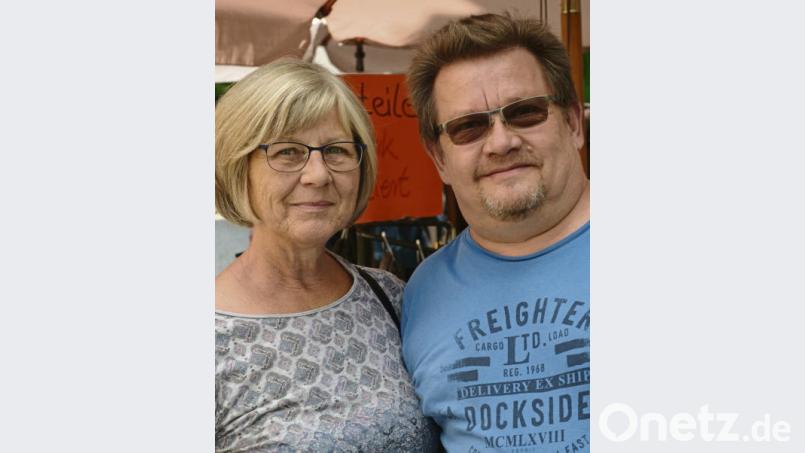 Ingrid und Franz Kiener: Die beiden Pensionisten aus Weiden nehmen die angebotenen Veranstaltungen gerne wahr. Sie werden das schöne Wetter nutzen, um das 800-Jahr-Fest in Neustadt zu besuchen oder schwimmen zu gehen. Außerdem freuen sie sich darauf, „Weiden träumt“ mit ihrer Tochter zu besuchen. exb