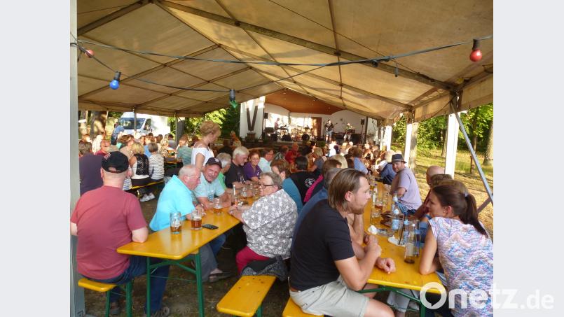 Die Voraussetzungen hätten gepasst: Wetter, Speisenangebot und Musik. Dennoch kommen nicht so viele Gäste zum 50-jährigen des OWV. Auch Helfer fehlen an der Blockhütte bk