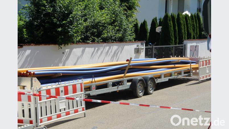 Am Montagvormittag eilten zahlreiche Einsatzkräfte der Polizei, des Rettungsdienstes und der Berufsfeuerwehr Regensburg in die Straße "Am Zieget" in Regensburg. Bei Bauarbeiten hatte ein Baggerfahrer ein Stück der Gasleitung abgerissen. Auer, Alexander