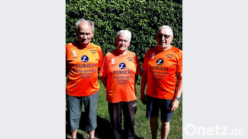 R. Kreuzer BVS Weiden 1 belegt Platz 2 mit v.l. Sigi Engmann, Hans Stock und Karl Voit R. Kreuzer