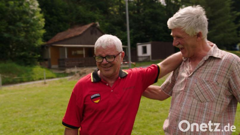 Bebbo Schuller aus Schnaittenbach und Andi Stimpel bei ihrem Wiedersehen in Liebstatt in Sachsen, der Heimat von Andi. BR/Tom Wittmann