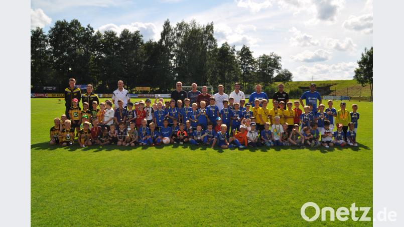 Die teilnehmenden Mannschaften der G-Jugend aus dem Jahr 2017 wurden mit Medaillen für ihre sportlichen Leistungen belohnt. Auch heuer warten auf die Teilnehmer des SV-Sommercup Auszeichnungen. ak
