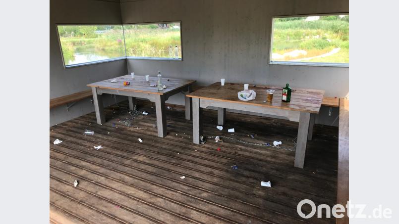 Wenig ansehnlich: Müll im Vilsaue-Pavillon. e