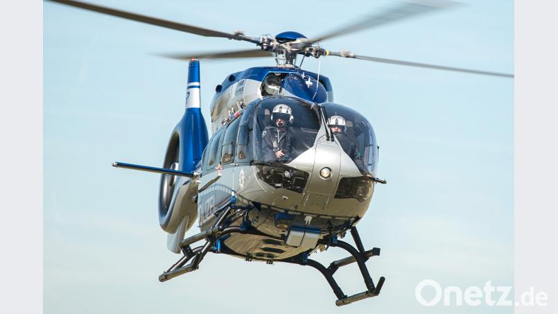 Der Airbus-Polizeihubschrauber des Typs H 145 fliegt. Wolfram Kastl
