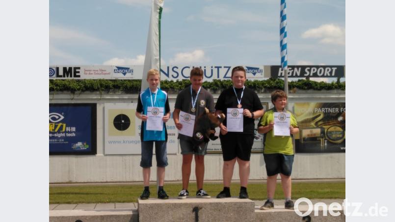 Andreas Bäumler (links) fährt als Zweitplatzierter der Bayerischen Meisterschaft nun zur Deutschen Schützenmeisterschaft. exb