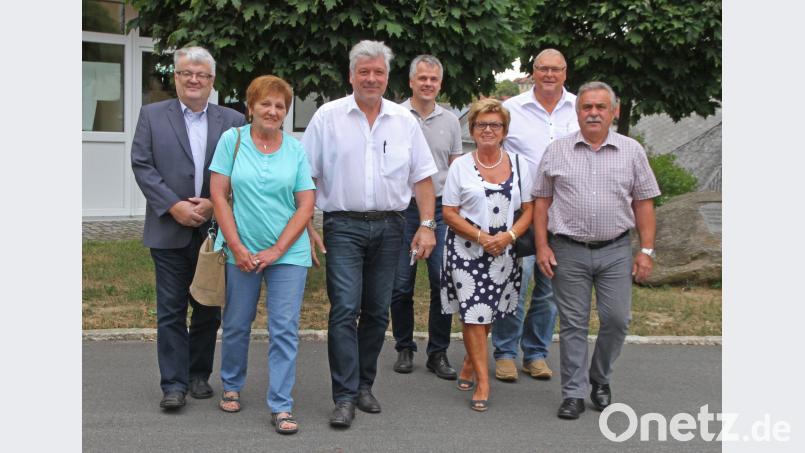 Zur konstituierenden Sitzung treffen sich Vorstände und Aufsichtsräte der Zeno-Genossenschaft. Der Flosser Bürgermeister Günter Stich (Dritter von links) steht an der Spitze des Aufsichtsrats. Vertreten wird er vom Flossenbürger Amtskollegen Thomas Meiler (Vierter von links). nm