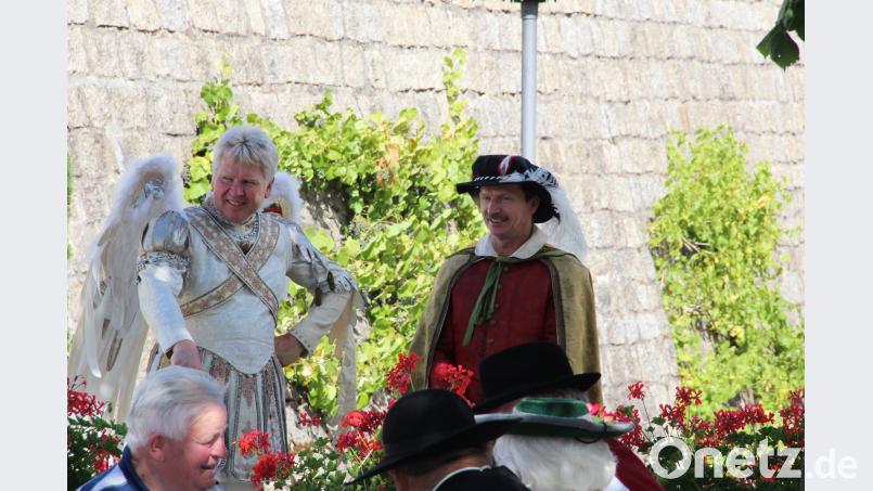 In Wutschdorf haben die Proben für die Freilichtaufführung des Brandner Kaspar begonnen. Norbert Altmann (links) ist Vorsitzender der Freudenberger Bauernbühne und spielt den Erzengel Gabriel. Uli Piehler