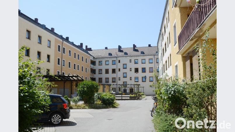 Schon Mitte der 1950er Jahre entstand der &quot;Weka-Block&quot; in der Bahnhofstraße. Während die Fassaden in der Bahnhof-, Schönwerth- und Ermweigstraße sind, so kann der Innenhof doch angenehm überraschen. Bild: Schönberger. gsb