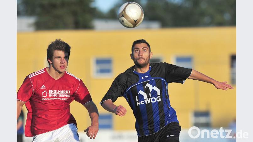 Beim letzten Landesliga-Derby in der Spielzeit 2012/13 lief Chousein Chousein (rechts) noch für die SpVgg SV Weiden auf. Am Samstag wird er im Mittelfeld des SV Etzenricht die Fäden ziehen. btg