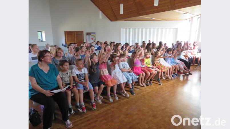 Für die Schätze der Kindergartenzeit dankten die Maxi-Kinder im Beisein ihrer Eltern adj