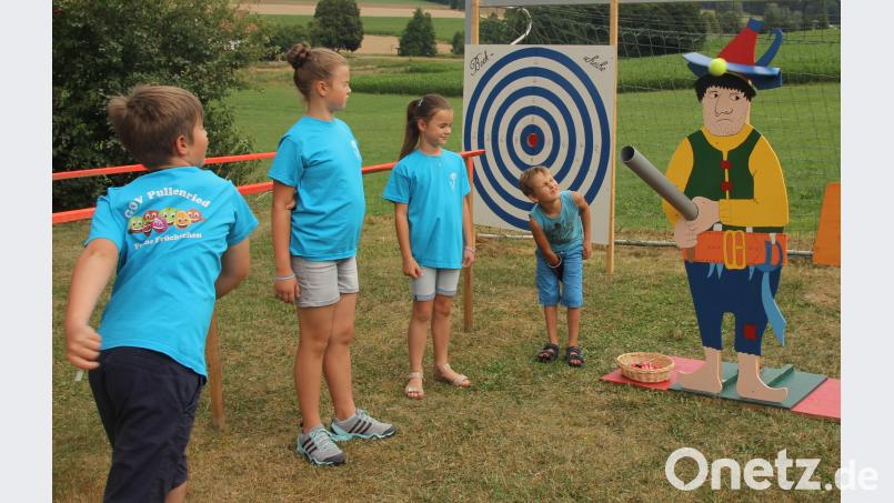 Wenn der lustige Holzkasperl einen Treffer abbekam, ist das mit Süßigkeiten belohnt worden. frd