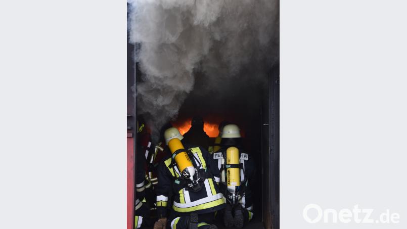 Für viele Atemschutzgeräteträger ist es der erste &quot;Kontakt mit echtem Rauch und Feuer&quot; unter Atemschutz. mde