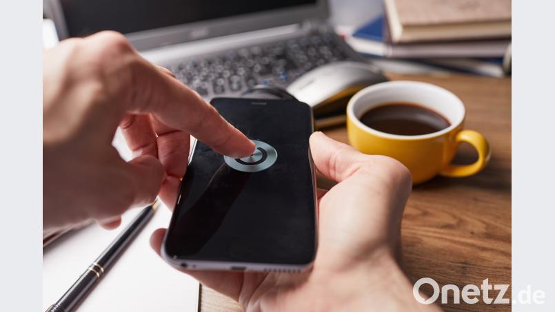 Es tut gut, öfter mal das Handy auszuschalten oder zu Hause zu lassen. fox17 - stock.adobe.com