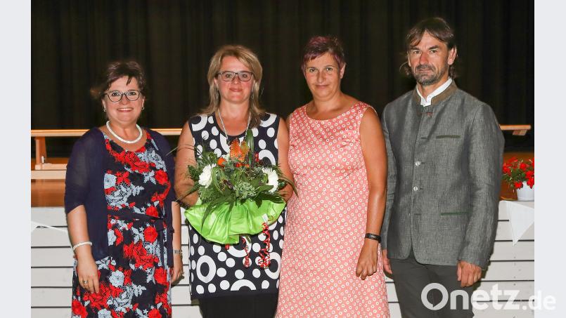 Elternbeirätin, die verabschiedet wurde: Regina Würner (auf dem Bild zu sehen mit der Schulleitung und der EB-Vorsitzenden Daniela Joachimstaler) exb