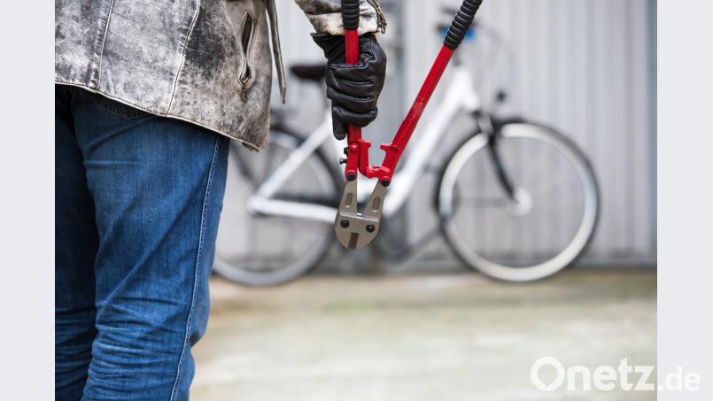 Ein Besitzer bemerkt den Fahrraddiebstahl und verfolgt den Unbekannten. Rainer Fuhrmann/stock.adobe.com