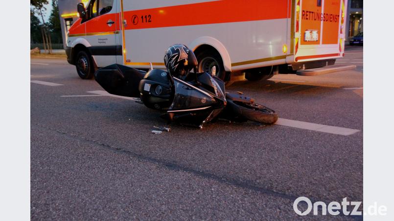 Biker kollidiert am Freitagabend in Regensburg mit Autofahrer. Auer, Alexander