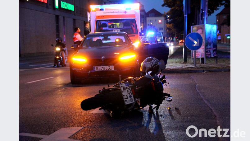 Biker kollidiert am Freitagabend in Regensburg mit Autofahrer. Auer, Alexander