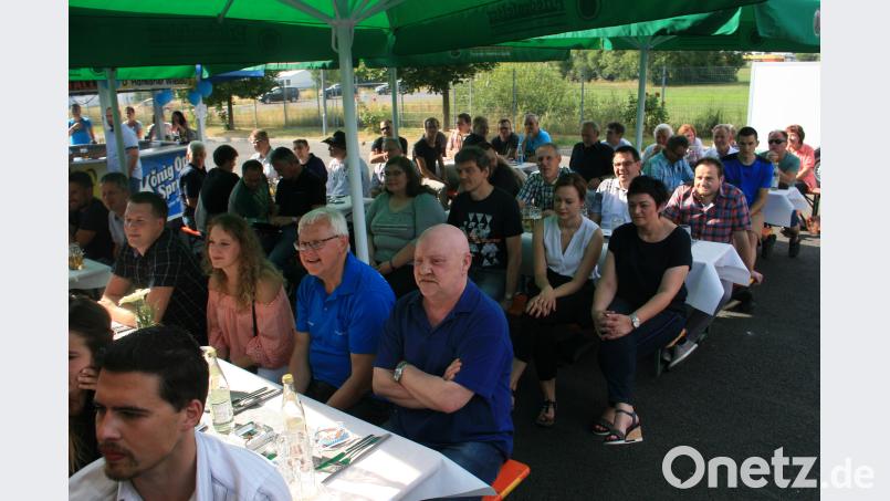 Sechs Jahrzehnte Wiesauplast war Anlass einer Geburtstags- und Familienfeier zugleich. Das schöne Sommerwetter lockte die vielen Gäste auch hinaus in den firmeneigenen „Biergarten“. wro