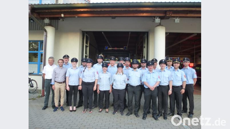 Die erfolgreichen Prüflinge der Feuerwehr. bk
