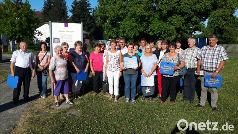 Großartiges Passionstheater erleben Mitglieder und Freunde des Katholischen Frauenbundes in Sömmersdorf. Manuela Nickl (Elfte von rechts) organisiert vorbildlich die Fahrt nach Unterfranken. flk