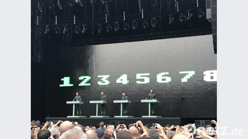 Kraftwerk auf dem Stuttgarter Schlossplatz. we