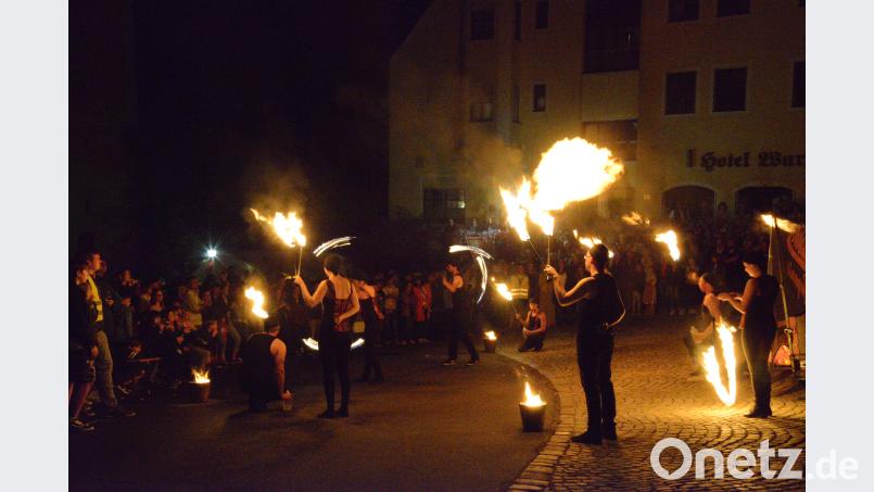 Feuerspiele zum Auftakt des Jodokrittes am Samstagabend am Marktplatz. bey