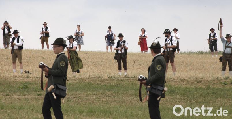 Richtig wurde laut wurde es am Samstag bei den Feierlichkeiten der "Bergschützen" in Kemnath. 150 Böllerschützen ließen es krachen. Hirsch