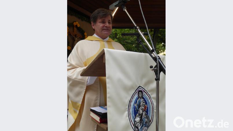 Professor Bertram Stubenrauch aus München hält die Festpredigt.auf dem Annaberg. Bild: lz/bba