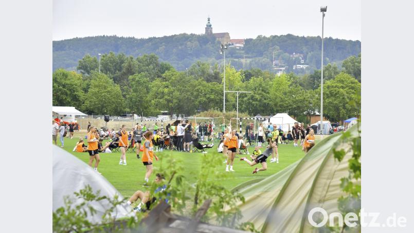 Hochbetrieb herrschte beim 30. Amberger Handballfestival am Wochenende auf dem Gelände des TV Amberg. Hubert Ziegler