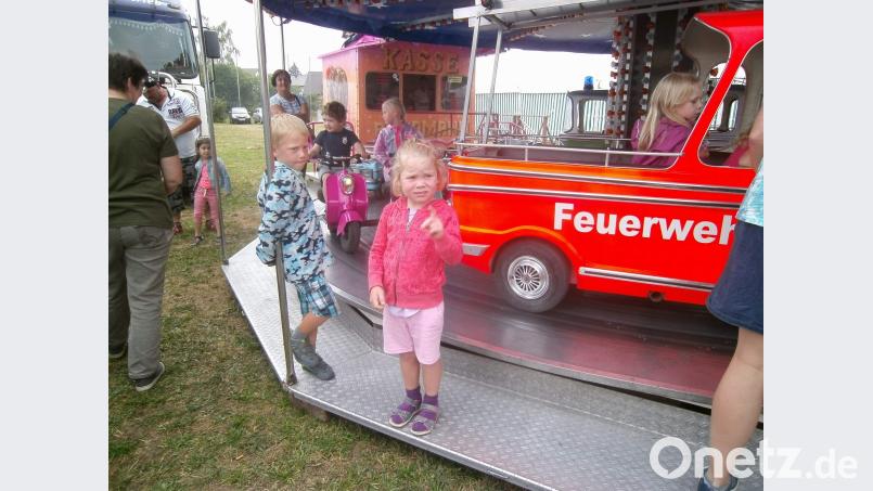Auch für die Kinder war auf der Blaulichtmeile etwas geboten. Sie konnten sich u.a. beim Karussellfahren vergnügen. u