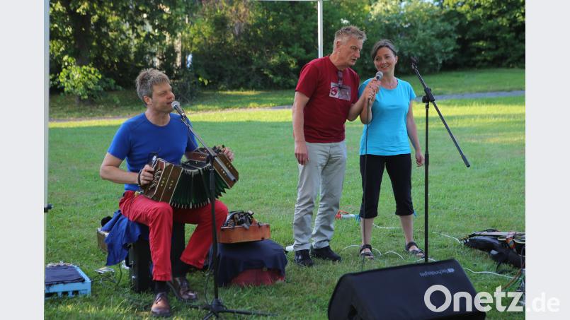 Dreiklang bei "Rosamunde": Spontansängerin Lenka Kropáčová, Jaromir Konecny und Stefan Straubinger (von rechts). eib