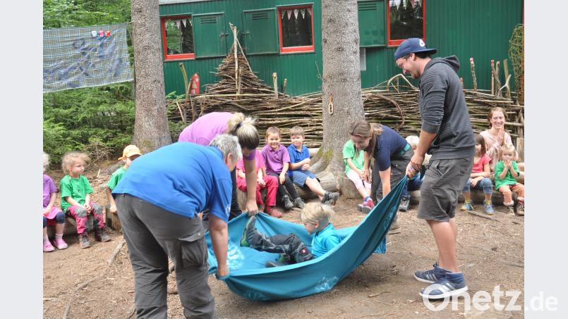 Sechs &quot;Schlaue Füchse&quot; wurden beim diesjährigen Sommerfest verabschiedet. Ab September geht es für sie nicht mehr in den Wald sondern in die Schule. dob