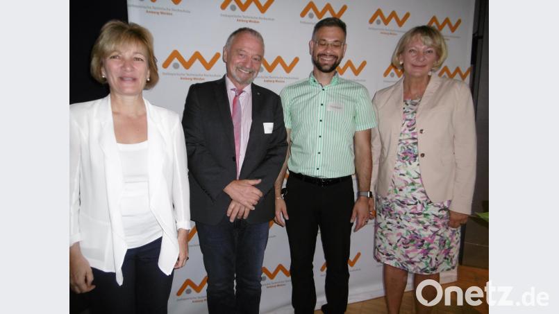 Sie sind die Macher und Ideengeber des Zukunftskongresses (von links): OTH-Vizepräsidentin Christiane Hellbach, Initiator Helmut Kollhoff, Alexander Herzner von der Hochschule und OTH-Präsidentin Andrea Klug. mma