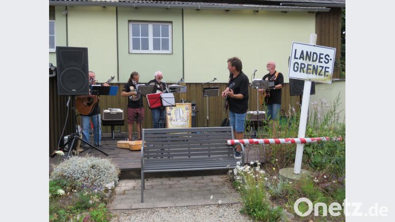 Die Musikkapelle "Sebranka" aus Tachov spielte tschechische Volksmusik. ubb