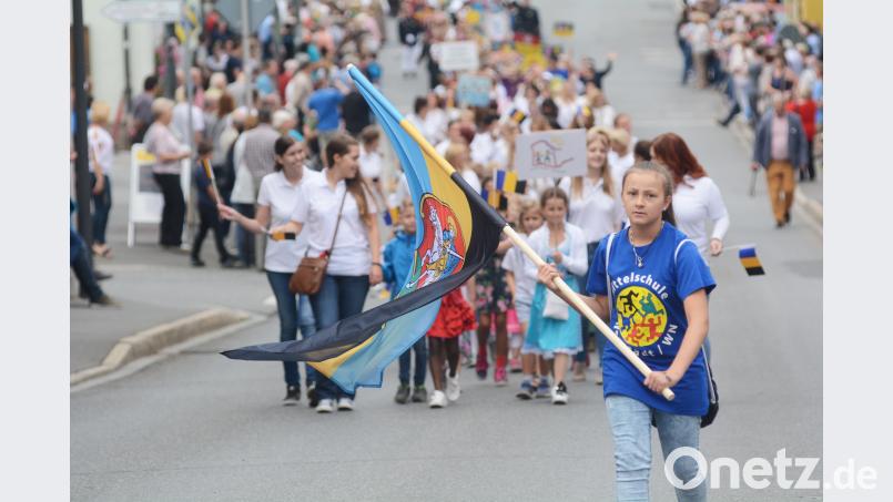 Viele Neustädter Vereine und Schulen beteiligen sich am Festzug "800 Jahre Neustadt". gsb