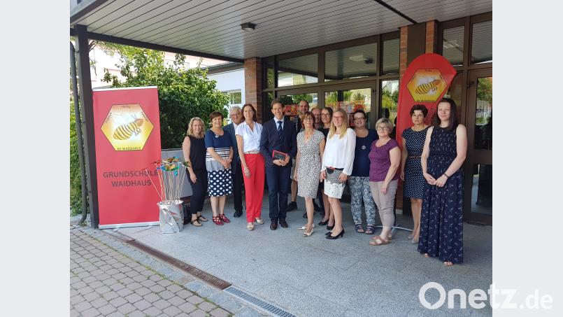 Schulrektor Lothar Drachsler wechselt nach achtjähriger Tätigkeit in Waidhaus zum 1. August an die Grund- und Mittelschule Rötz. Der Abschied fällt ihm und den Waidhausern sehr schwer. gi
