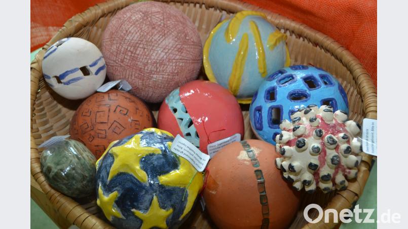 Bunte Kugeln verschönern die Wohnungen. dob