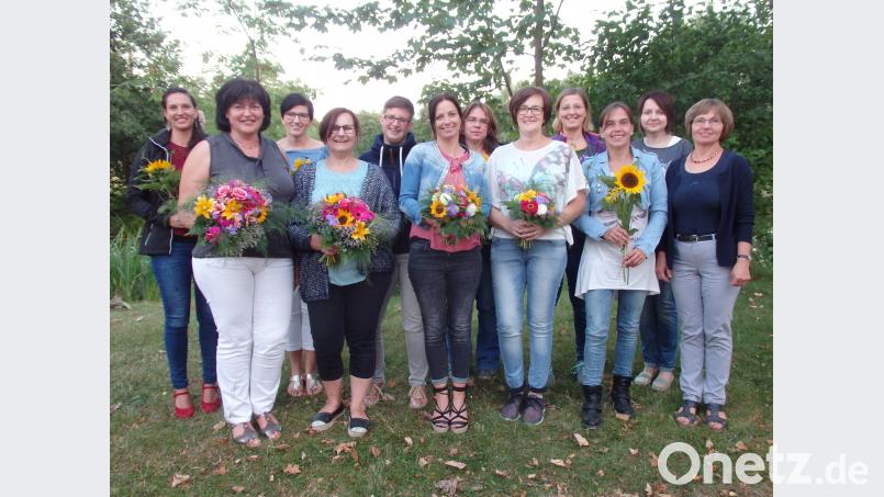Das Bild zeigt die Mitglieder des Elternbeirats im Schuljahr 2017/18 mit ihren beiden Vorsitzenden Claudia Ziegler (erste Reihe links) und Belinda Schöner (erste Reihe, Zweite von links). Schulleiterin Irmgard Wittmann (rechts) dankte für den vielfältigen Einsatz. exb