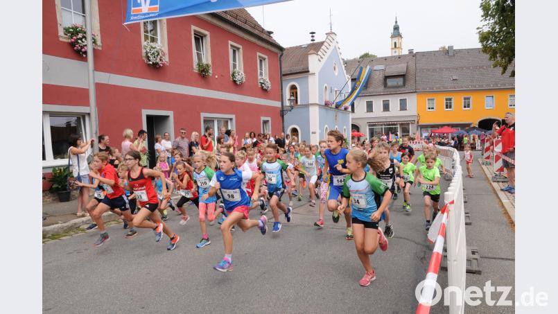 Der Start für alle Läufe ist unmittelbar am Rathaus. bey