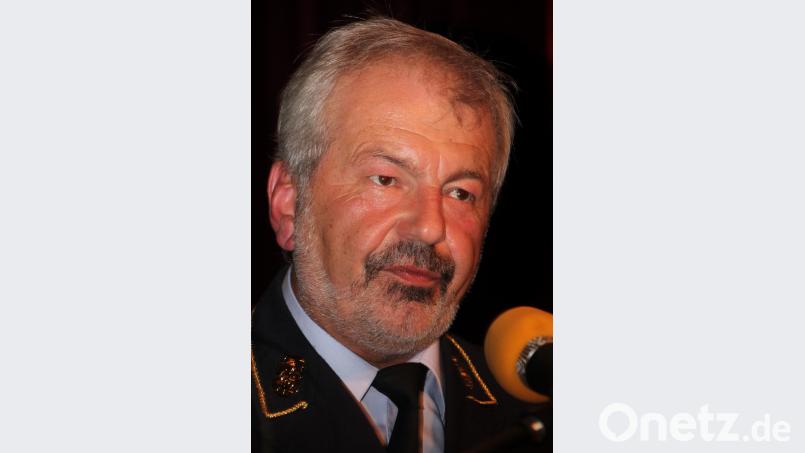Bezirksvorsitzender Fredi Weiß: &quot;Die Arbeit der Feuerwehr ist ehrenamtlich, freiwillig, unentgeltlich und unbezahlbar&quot;. kro