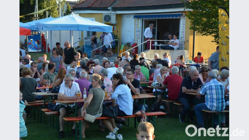 Toll besucht war der Freitagabend beim Freibadfest. Fast schon mediterrane Atmosphäre herrschte im weiten Rund des Freibadgeländes jr
