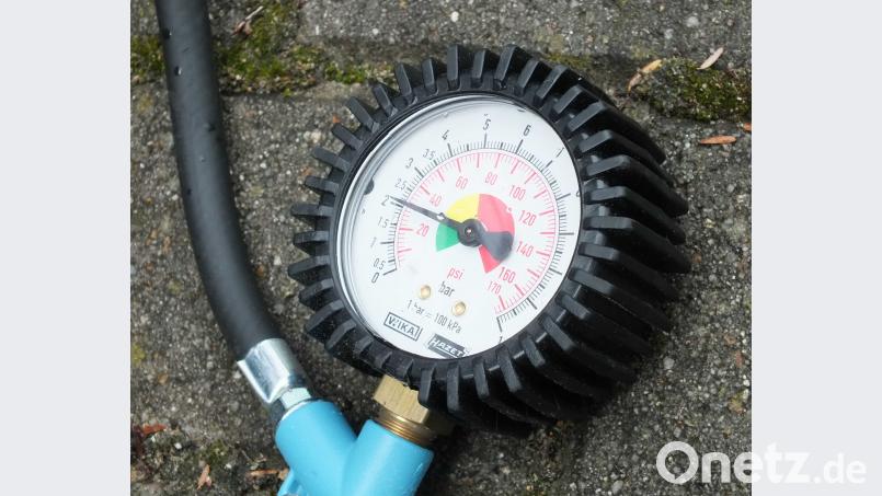 Der Reifendruck sollte vor der Fahrt auf jeden Fall geprüft werden. Harald Mohr