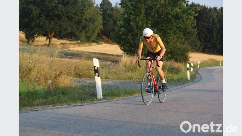 Das muss erst einmal jemand nachmachen: Mit 82 Jahren ist Rudi Biebl eine Rakete auf seinem Rennrad und fährt Spitzengeschwindigkeiten. fz