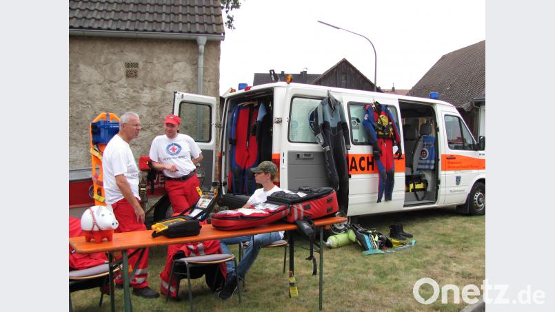 Die Wasserwacht Weiherhammer bereichert das Stodelfest mit Besichtigungsmöglichkeiten von Ausrüstung, Boot und Fahrzeug. sei