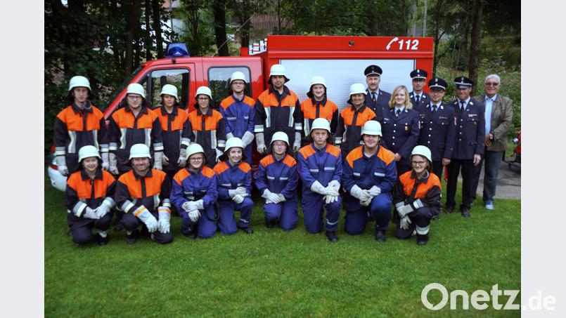 Erste Reihe kniend von links: Veronika Schlicht, Stephan Schlicht, Jasmin Heser, Thea Ferber, Lisa-Maria Schlicht, Johannes Porst, Sebastian Heser und Katharina Zaus. Zweite Reihe stehend von links: Reinhard Herrmann, Matthias Bayer, Christine Rippl, Susanne Reger, Marcel Bergemann, Andreas Popp, Korbinian Scherm, Annemarie Zaus, Wolfgang Zaus, Stephanie Greger, Alois Schindler, Florian Braunreuther, Peter Prechtl und Josef Hecht. bkr