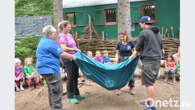 Sechs &quot;Schlaue Füchse&quot; wurden beim diesjährigen Sommerfest verabschiedet. Ab September geht es für sie nicht mehr in den Wald sondern in die Schule. dob