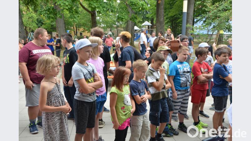 Beim Sonderpädagogischen Förderzentrum erleben die Buben und Mädchen einen fröhlichen Tag. dob